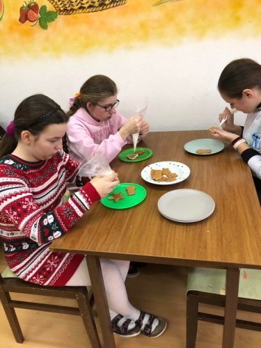 Zdobenie perníkov v ŠKD 2025