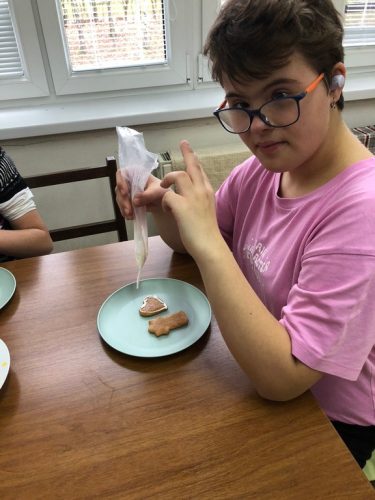 Zdobenie perníkov v ŠKD 2025